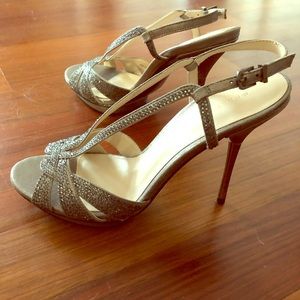 Pella Moda new high heel shoe. Size 7.